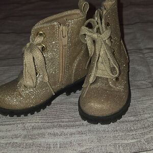 Target Gold Ankle Boots with Lace-Up Closure and Rubber Sole